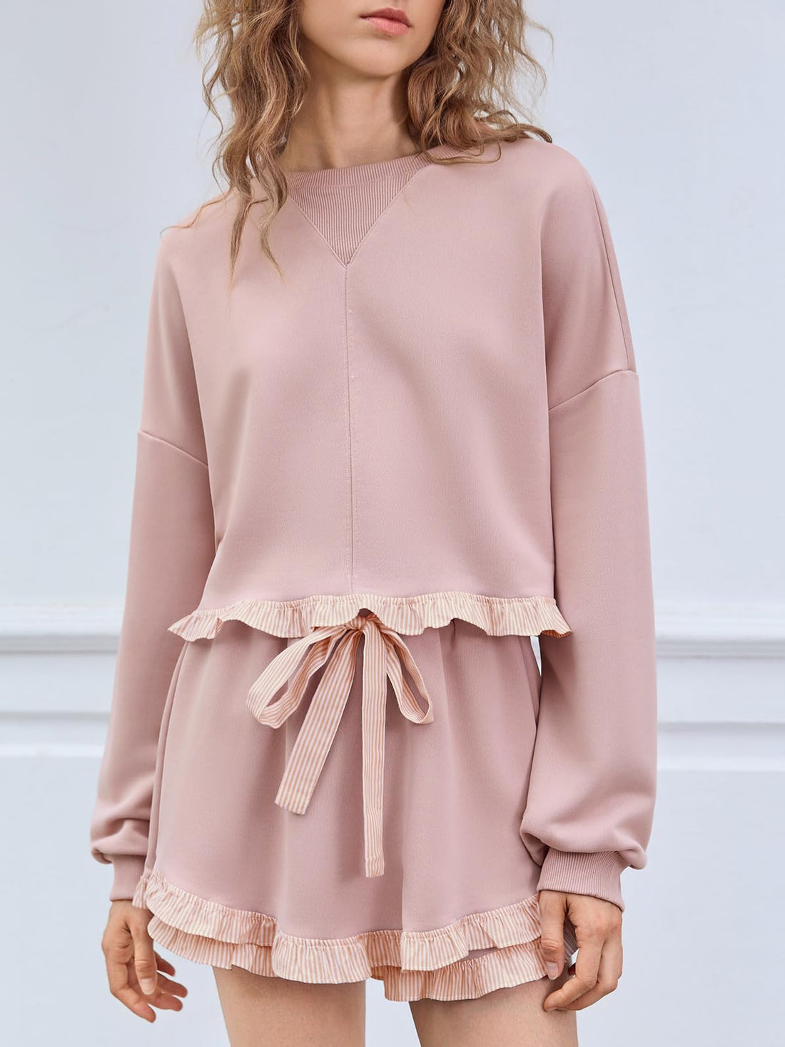 Women's Ruffled Colorblock Cropped Sweatshirts Drawstring Shorts Two-Piece Set