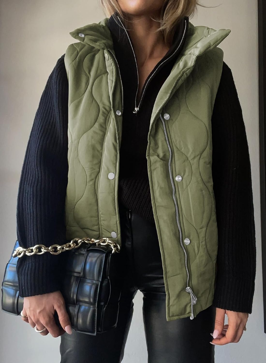 Women Lightweight Quilted Stand Collar Sleeveless Jackets Fall Winter 2025 Button Zip Up Coat