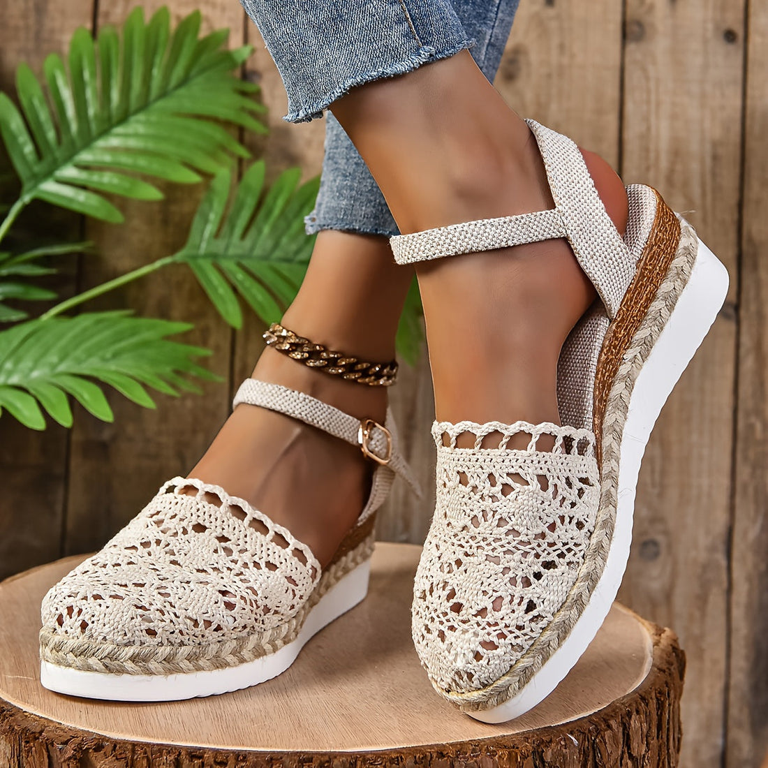 Women's Adjustable Sandals with Supportive Straps and Cushioned Sole