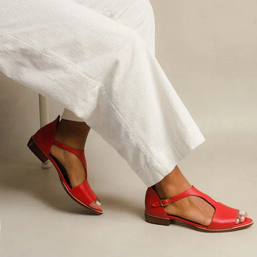 Women's Flat Sandals with Adjustable Straps and Cushioned Insole