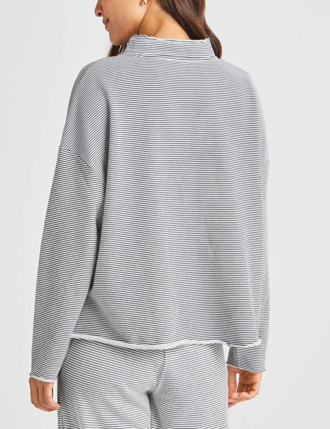 Women's Zip-up Long Sleeve Pullover and Drawstring Shorts Leisure Set