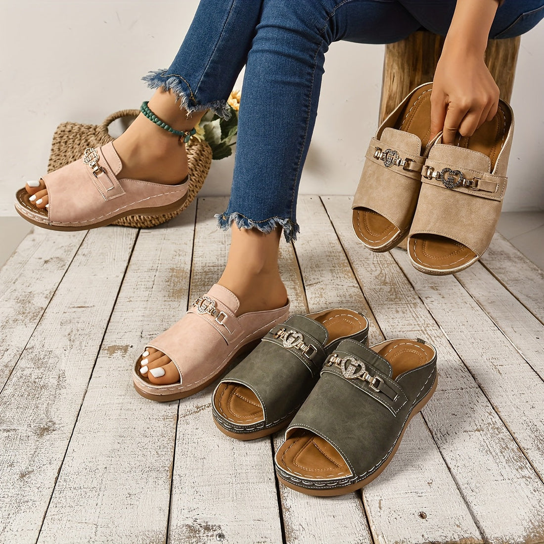 Women's Flat Adjustable Sandals with Comfortable Straps and Easy Fit