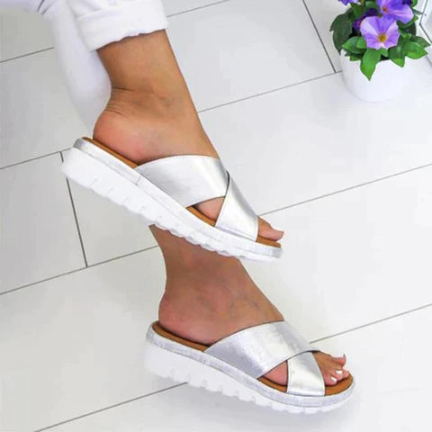 Women's Adjustable Sandals with Supportive Straps and Cushioned Sole