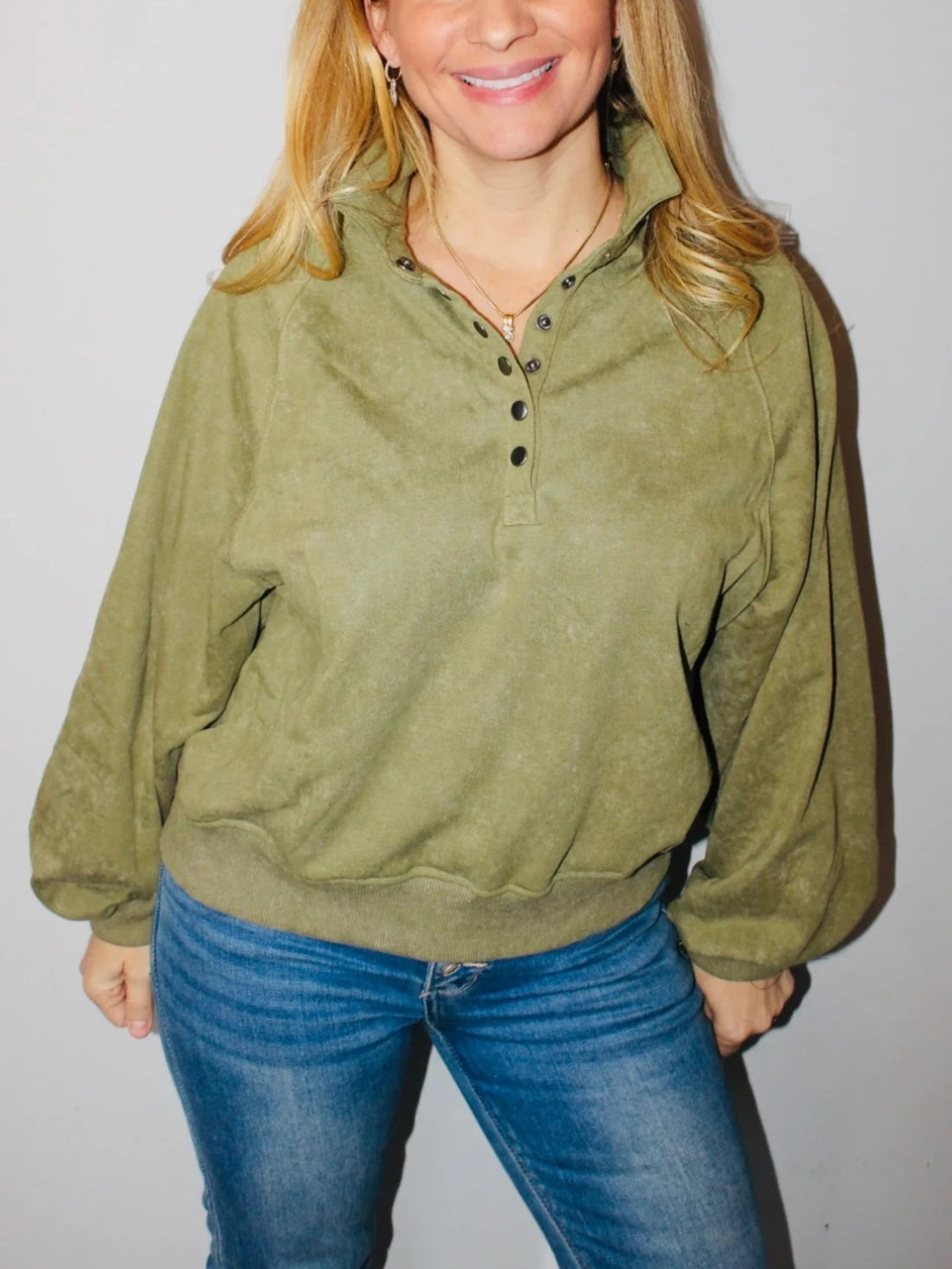 Women‘s Chill Vibe Oversized V-Neck Top