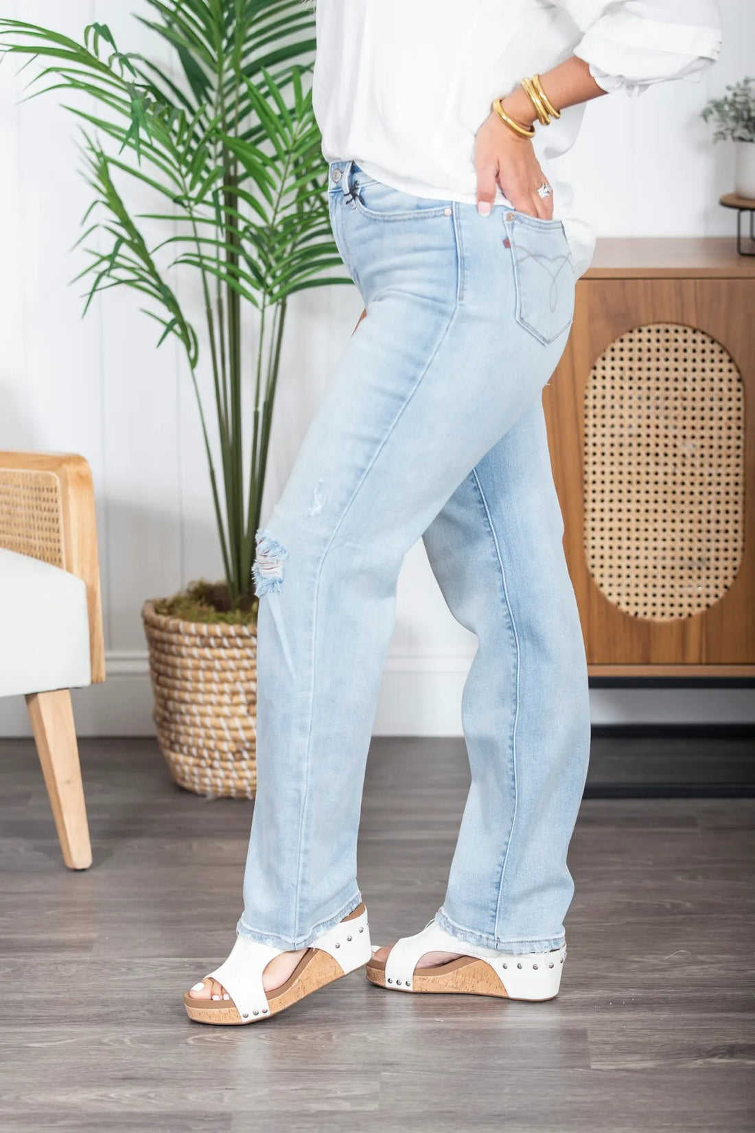 Women's Casual Ripped High Waisted Straight Leg Jeans With Pockets